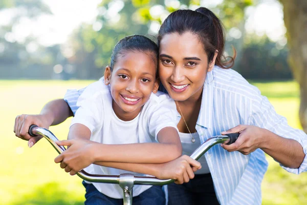 Indian mother and her daughter — Stock Photo, Image