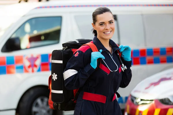 Female paramedic carrying lifepack — Stock Photo, Image