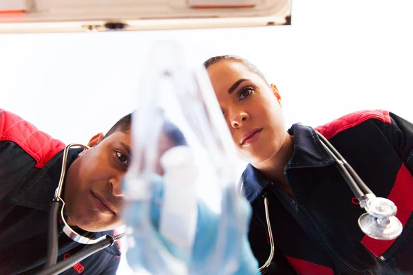 Paramedics puting oxygen mask on patient — Stock Photo, Image