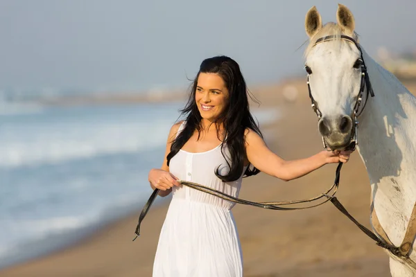 Woman walking with horse — Stock Photo, Image