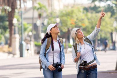 arkadaşlar tatil gezi