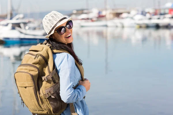 Female tourist at the harbour — Stock Photo, Image