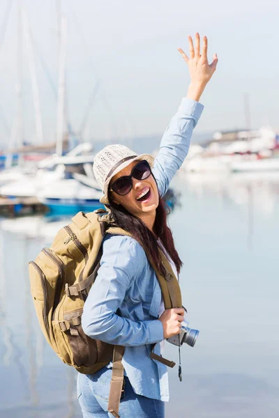 Junge Touristin begeistert — Stockfoto