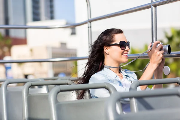 Traveller taking video of city — Stock Photo, Image