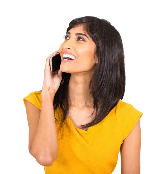 Indisk kvinna talar i mobiltelefon — Stockfoto