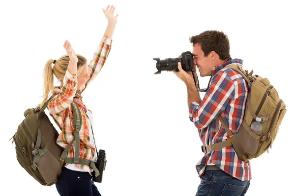 Mladý muž fotografování jeho přítelkyně — Stock fotografie