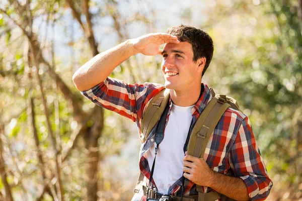 Young man hiking in autumn mountain — Stock Photo, Image