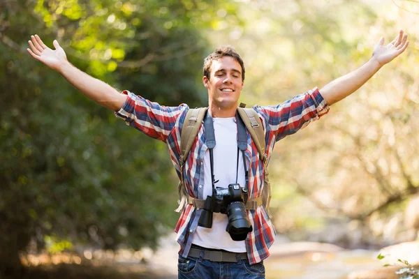 Photographer with arms open in mountain — Stock Photo, Image