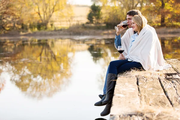 Happy couple enjoying outdoors together — Stock Photo, Image