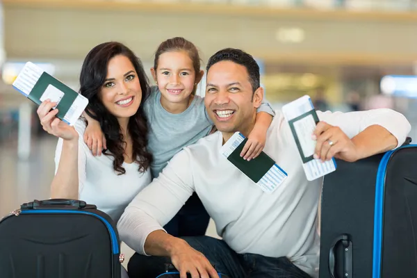 Family holding boarding pass — Stock Photo, Image