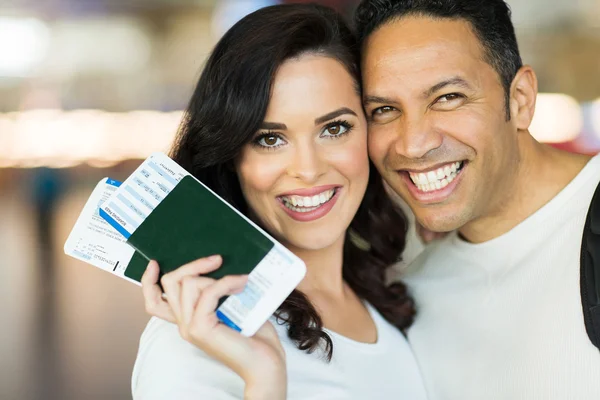 Husband and wife with tickets — Stock Photo, Image