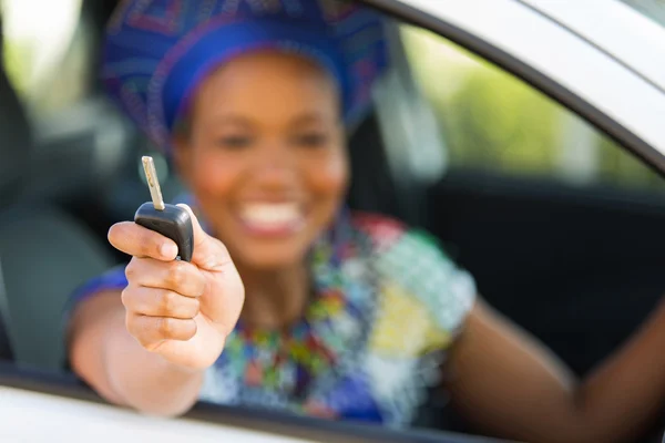 Woman showing car key — Stock Photo, Image