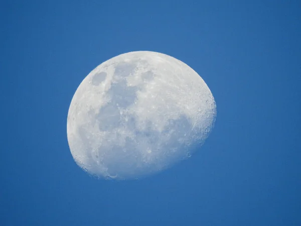 Mond Blauen Himmel — Stockfoto