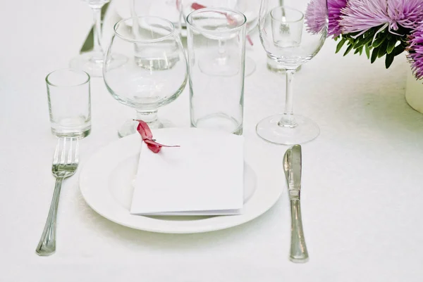 Table setting for a wedding or dinner event — Stock Photo, Image