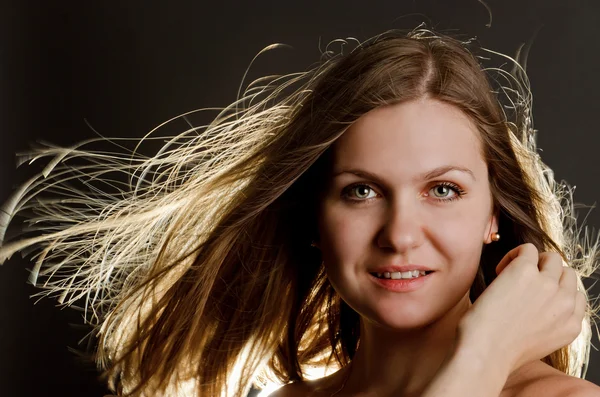 Portrait of a beautiful young woman — Stock Photo, Image