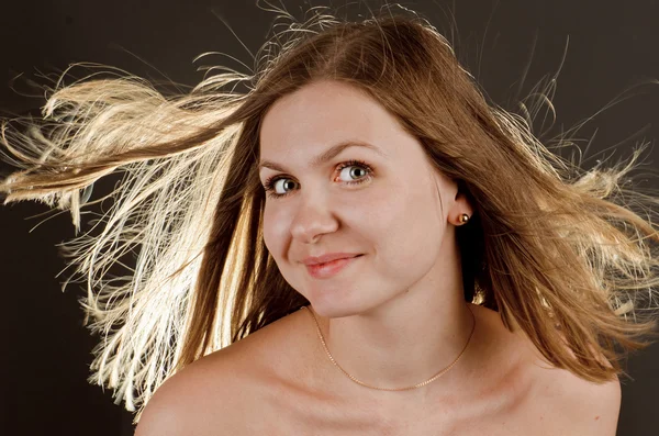 Retrato de una hermosa joven —  Fotos de Stock