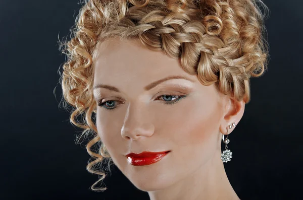 머리와 아름 다운 젊은 여자의 초상화 — 스톡 사진