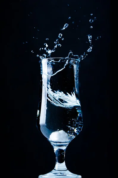 Un vaso de agua — Foto de Stock