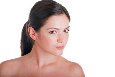 Güzel esmer kadın.