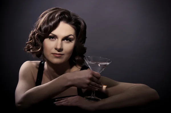 Krásná sexy žena se sklenkou martini — Stock fotografie