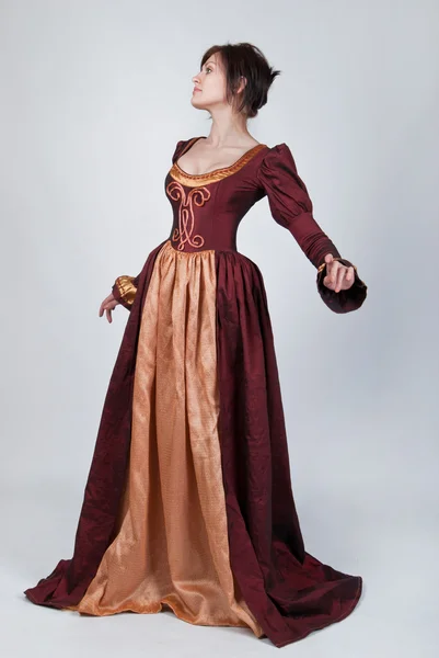 Bella donna in abito medievale — Foto Stock