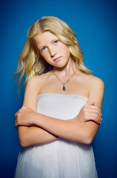 Beautiful blonde girl is offended — Stock Photo, Image