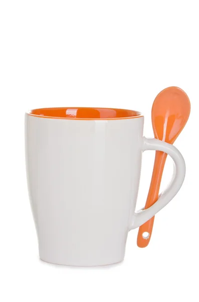 Weiße Tasse mit orangefarbenem Löffel — Stockfoto