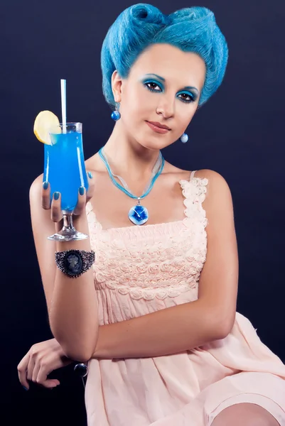 Krásná dívka s modrými vlasy — Stock fotografie