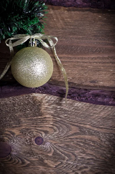 Weihnachtskarte mit goldenem Spielzeug — Stockfoto