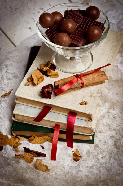Vasos de cartão com chocolates — Fotografia de Stock