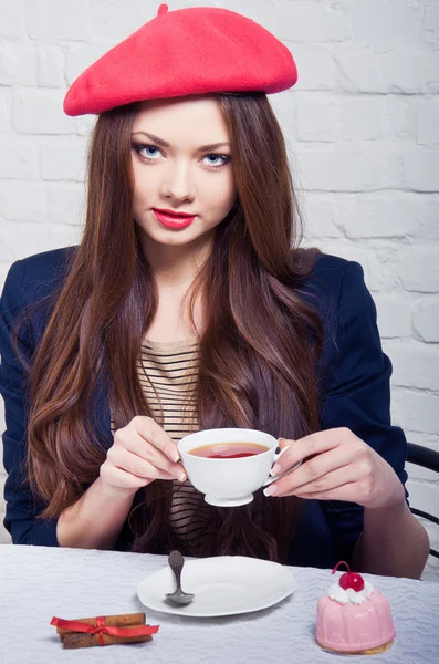 Beautiful girl Frenchwoman drinking tea — Stock Photo, Image