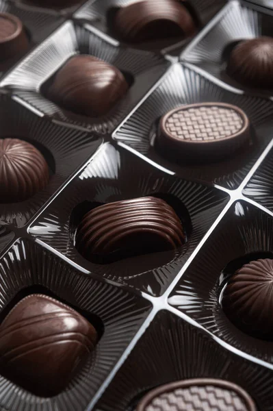 Doces Chocolate Amargo Escuro Uma Caixa Doce Sobremesa Doce Sortimento — Fotografia de Stock