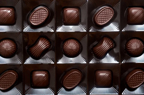 Doces Chocolate Amargo Escuro Uma Caixa Doce Sobremesa Doce Sortimento — Fotografia de Stock