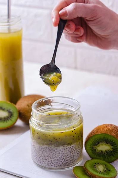 Hausgemachte Leckereien Glas Ein Gesundes Dessert Mit Chia Und Kiwi — Stockfoto