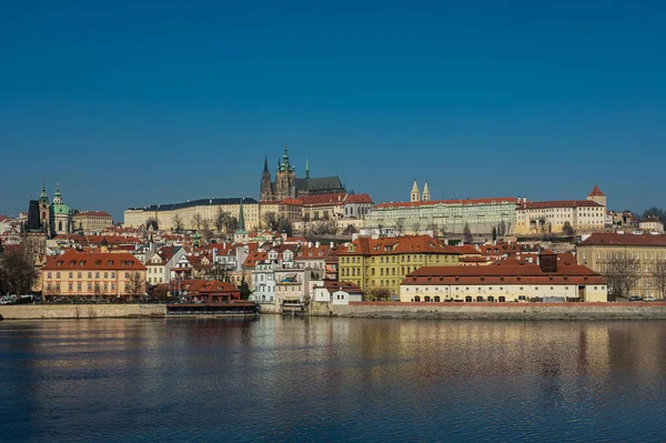Παλιά Πόλη Της Πράγας Τσεχική Δημοκρατία Πάνω Από Τον Ποταμό — Φωτογραφία Αρχείου