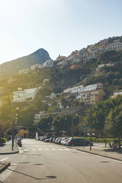 Acogedora Ciudad Montaña Antigua Sur Italia Casas Bajas Ladera Montaña —  Fotos de Stock