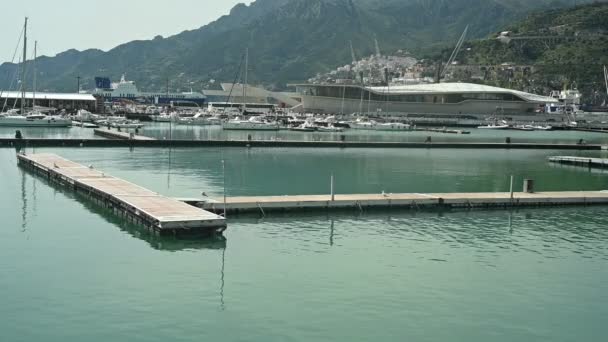 Sonniger Frühlingstag Salerno Tolle Aussicht Auf Die Bootsstation Speziell Ausgestatteter — Stockvideo