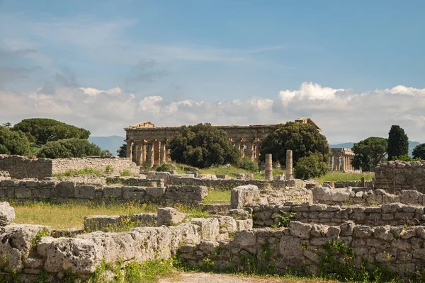 Oude Oude Stad Van Paestum Ruïnes Van Woongebouwen Tegen Achtergrond — Stockfoto