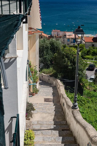 Dél Olaszország Keskeny Utcái Erce Városa Amalfi Part Tengerhez Lépcsők — Stock Fotó