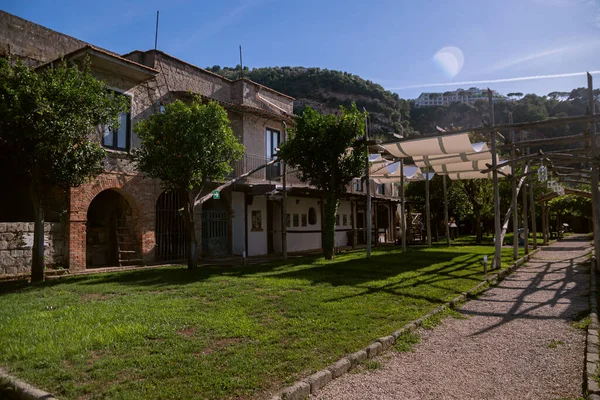 Elegant White Villa Shores Tyrrhenian Sea Southern Italy Park Villa — ストック写真