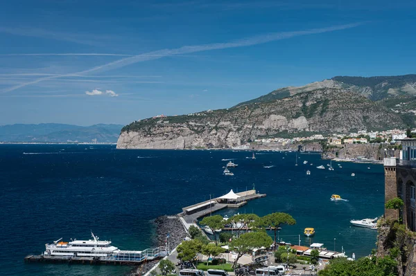 Beautiful Seascape Sorrento Blue Endless Sea Mountains Boats Liners Cruise — Stock Photo, Image