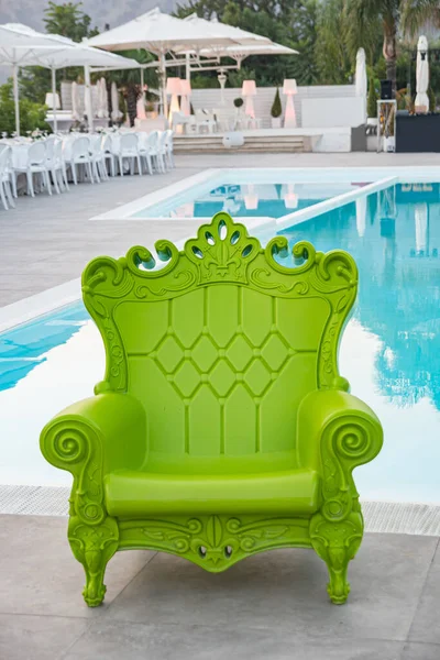 Green Plastic Chair Vectrian Style Carvings Edge Blue Pool Luxury — Stock fotografie