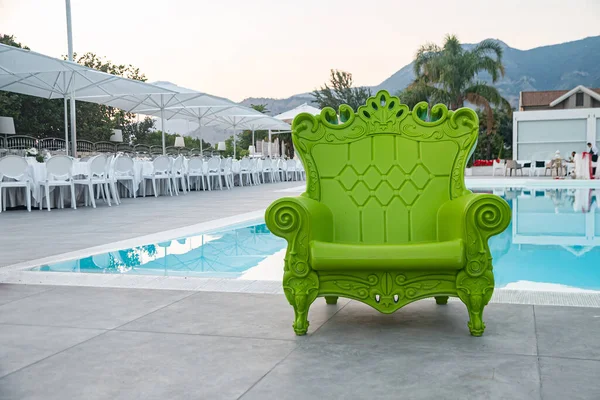 Green Plastic Chair Vectrian Style Carvings Edge Blue Pool Luxury — Stock Photo, Image