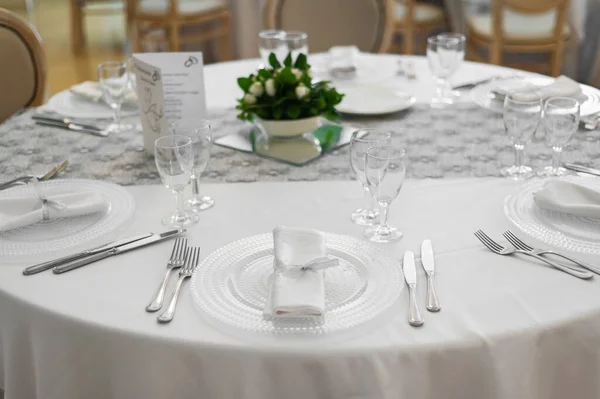 Tables Set Holiday Restaurant White Plates Napkins Glasses — Φωτογραφία Αρχείου