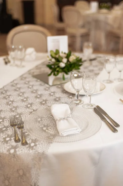 Tables Set Holiday Restaurant White Plates Napkins Glasses - Stock-foto