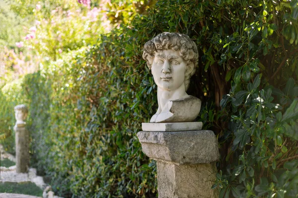 Garden Sculpture Male Head Roman Statue Summer Garden — Fotografia de Stock