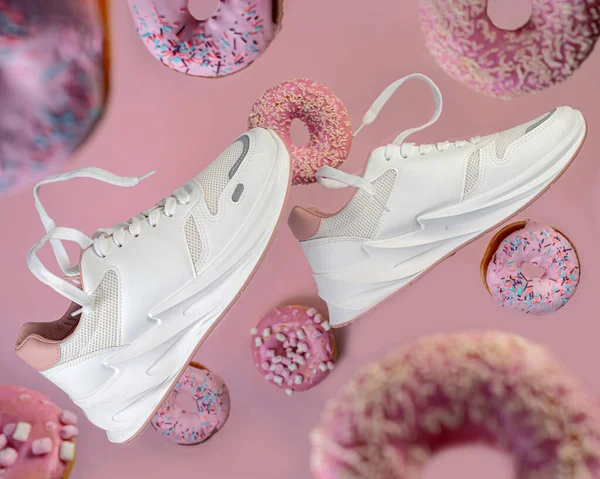 Concept Sports Sweets Levitation White Sneakers Pink Donuts — Stockfoto