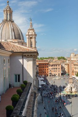Sant 'Agnese in Agone (Piazza Navona' da Sant 'Agnese) İtalya' nın başkenti Roma 'da 17. yüzyıl Barok kilisesidir. Şehrin tarihi merkezindeki en büyük kentsel alanlardan biri olan Piazza Navona 'ya bakıyor.