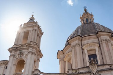 Sant 'Agnese in Agone (Piazza Navona' da Sant 'Agnese) İtalya' nın başkenti Roma 'da 17. yüzyıl Barok kilisesidir. Şehrin tarihi merkezindeki en büyük kentsel alanlardan biri olan Piazza Navona 'ya bakıyor.