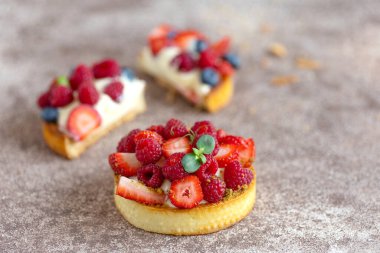 Meyveli kek, lezzetli tart..